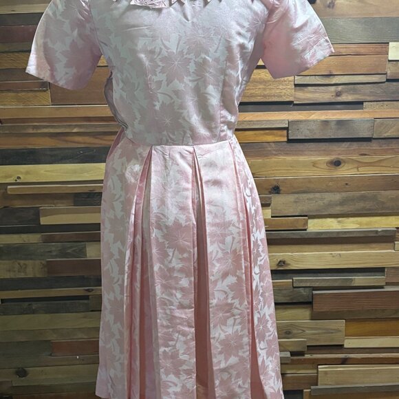 1960's Vintage Pink Dress - Picture 2 of 6
